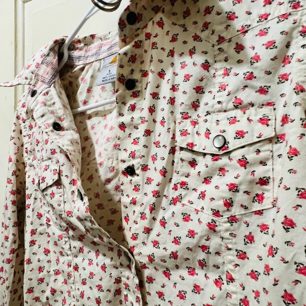 Carhartt button up🩷 - Picture 2 of 5